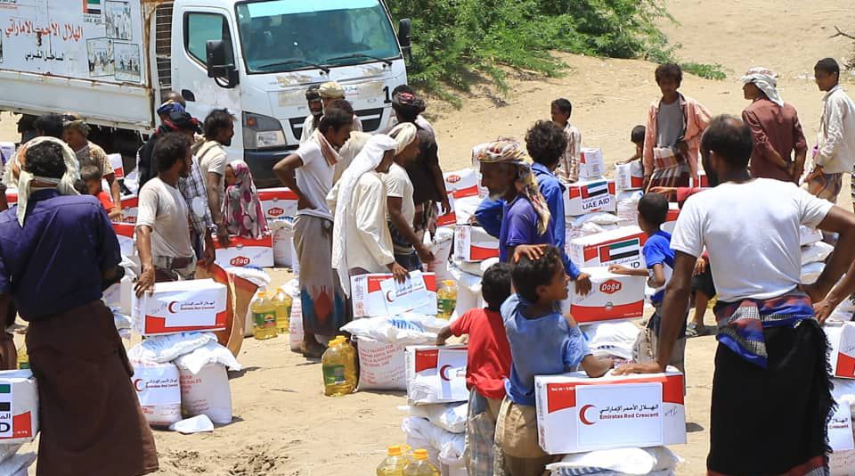 الإمارات تبدأ المرحلة الثانية من المساعدات الغذائية للأسر المتضررة بالمديريات اليمنية المحررة