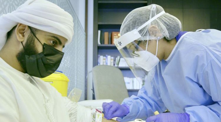 الإمارات تنتهي من تطعيم 8% من المواطنين وتخطط لتطعيم 50% خلال الربع الأول من عام 2021