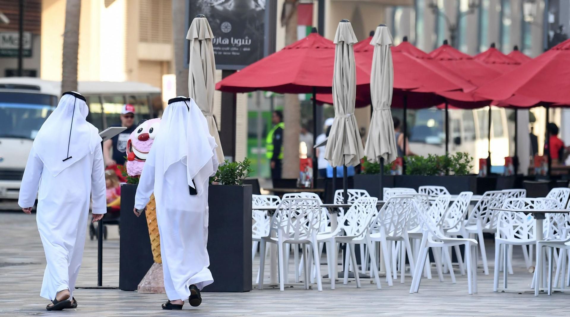بلدية دبي تسجل امتثالًا بنسبة 97.7% لإرشادات السلامة بين المؤسسات التجارية خلال الأشهر الستة الأولى لعام 2021.