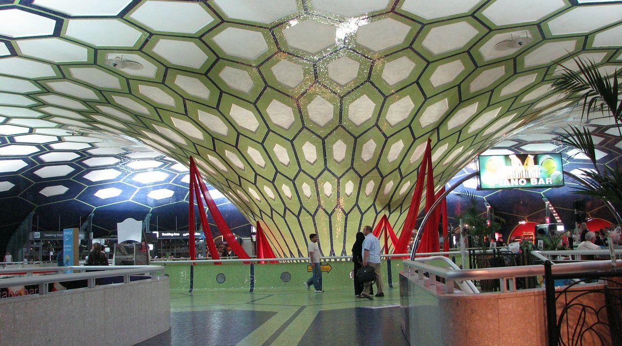 مطار أبوظبي يطلق مبادرة «الممر السريع لتحويل الرحلات» بهدف توفير تجربة سفر سلسلة