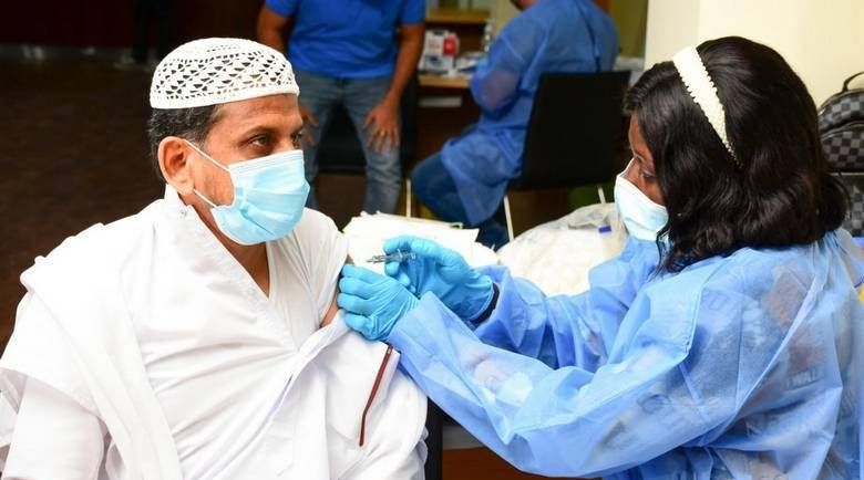 الإمارات تتمكن من تطعيم أكثر من 50% من السكان ضد فيروس كورونا