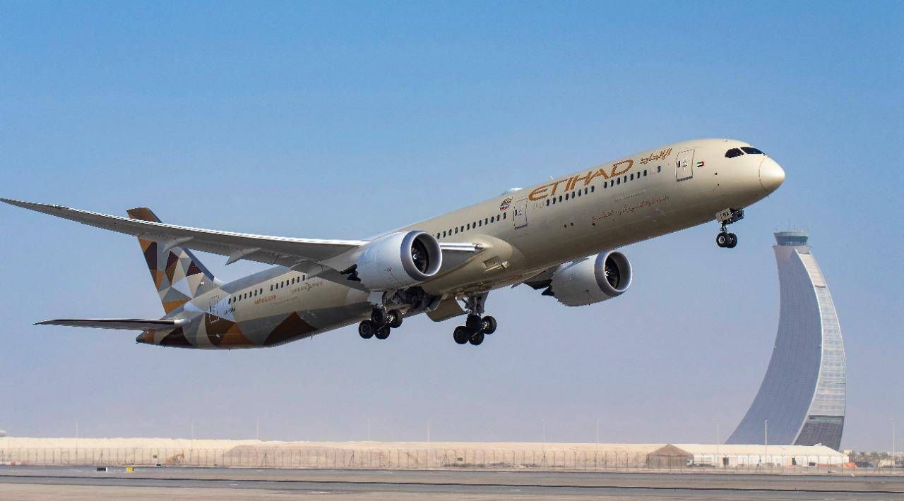 السلطات تعلن رفع حظر السفر عن الرحلات الجوية المباشرة من الإمارات إلى اسكتلندا