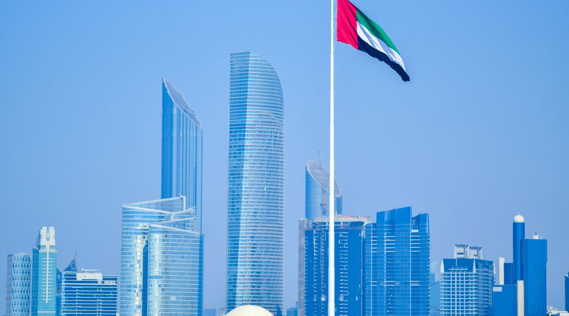 الإمارات تتصدر قائمة الدول الأكثر مرونة في مواجهة كوفيد 19 وسط ظهور متحوّر " أوميكرون"