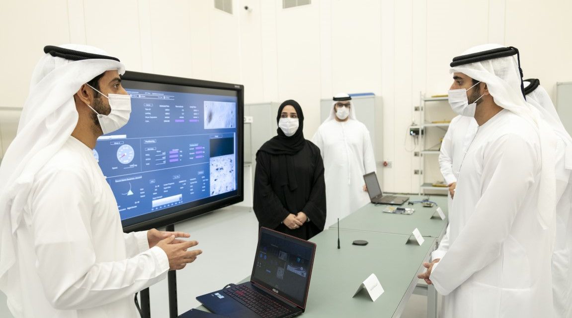 Hamdan bin Mohammed reviews progress of Emirates Lunar Mission