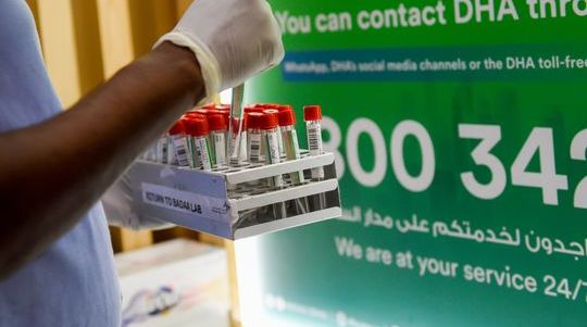 هيئة الصحة بدبي تغلق مركز آخر للتطعيم ضد كوفيد-19