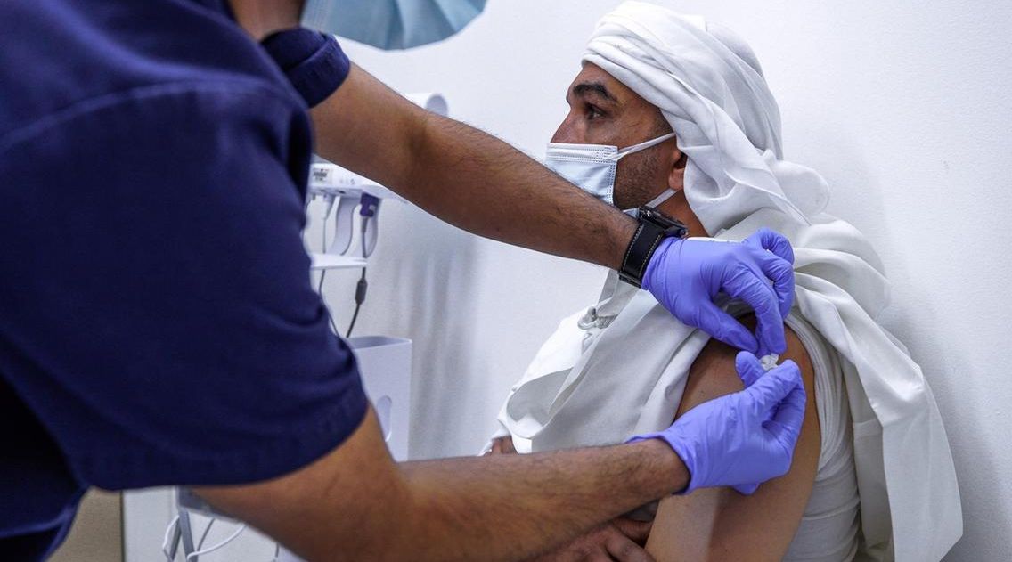 الإمارات تتصدر سباق التطعيم العالمي ضد فيروس كورونا