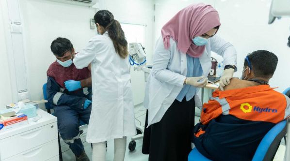 جامعة محمد بن راشد تنشر عيادات متنقلة في دبي لتعزيز حملة التطعيم ضد فيروس كورونا