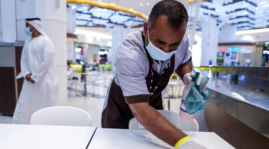 الإمارات تشدد على ضرورة الالتزام بالإجراءات الاحترازية لمواجهة فيروس كورونا