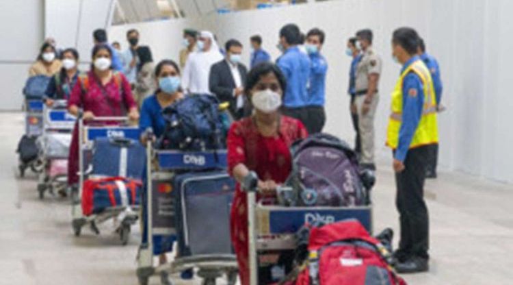 ہندوستان میں پھنسے ہوئے 73 ڈاکٹروں اور نرسوں کو دبئی ہیلتھ اتھارٹی (ڈی ایچ اے) کی خصوصی منظوری سے متحدہ عرب امارات جانے کی اجازت دی گئی ہے۔