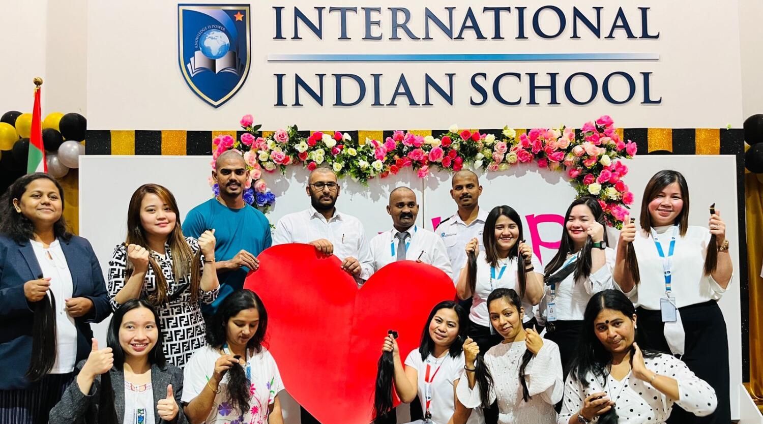 الإمارات العربية المتحدة: معلمو المدارس الهندية يتبرّعون بشعرهم لطالبة تصارع مرض السرطان
