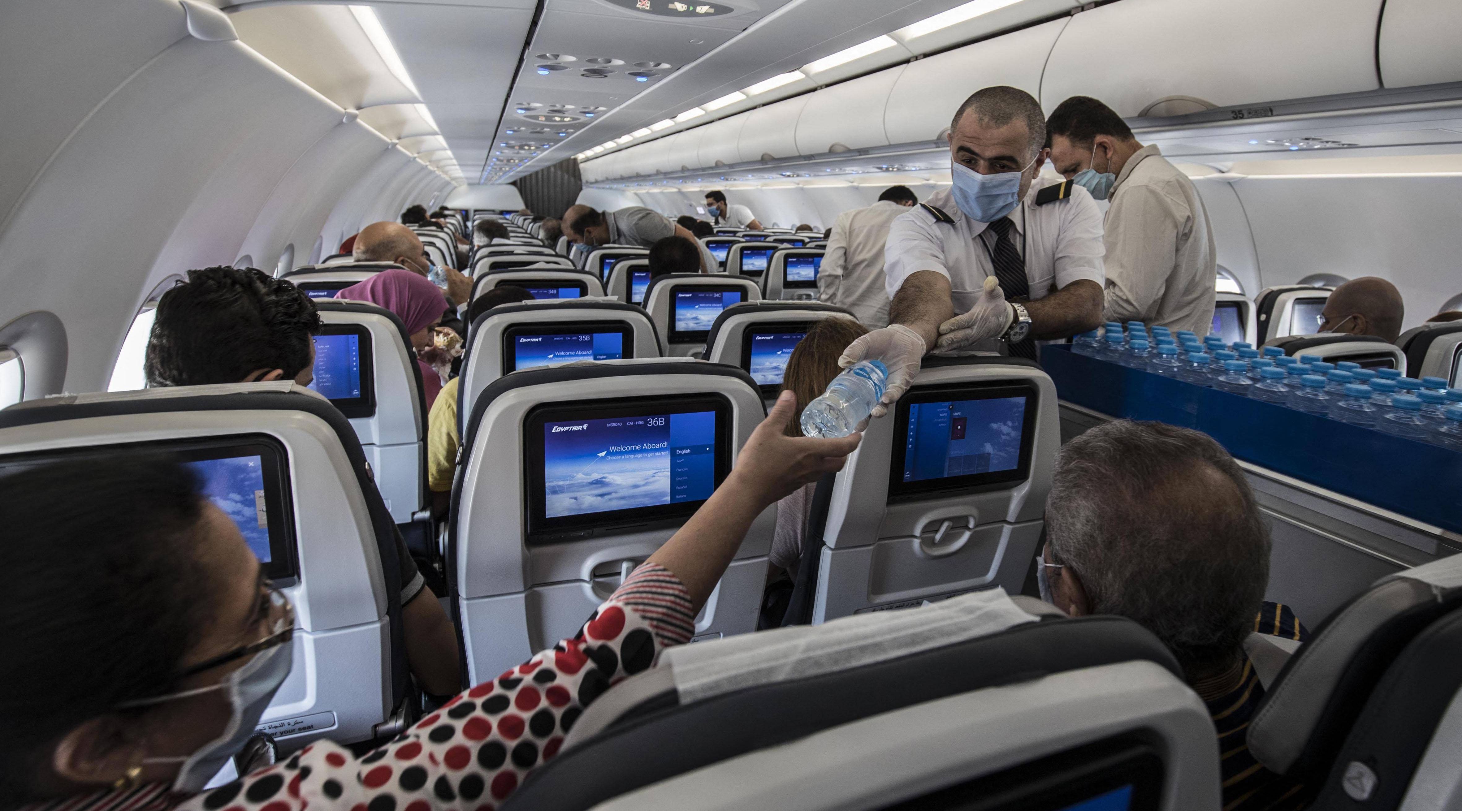 مخاطر الإصابة بالعدوى منخفضة أثناء السفر الجوي وبالرغم من ذلك يجب على المسافرين اتباع إجراءات السلامة