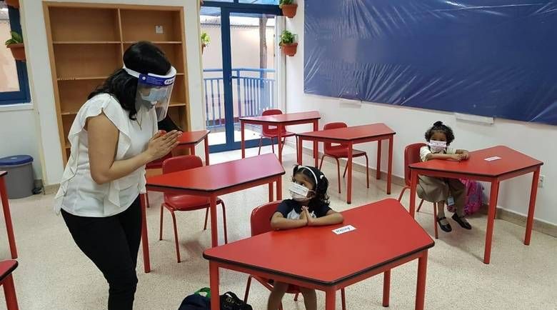 نتيجة اختبار مسحة الأنف السلبية الأسبوعية إلزامية لبعض طلاب التعلم الحضوري في أبوظبي