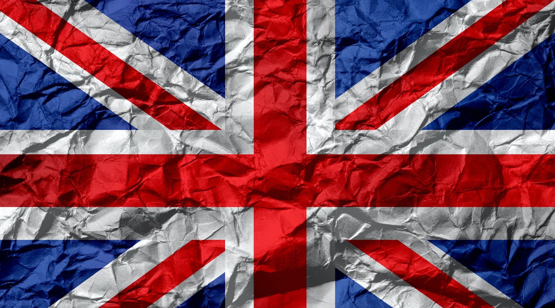 المملكة المتحدة تعلن إزالة 11 دولة من "القائمة الحمراء" للسفر اعتبارًا من يوم الأربعاء