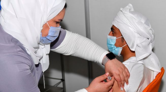 المتحدثة الرسمية باسم قطاع الصحة الإماراتي تنصح بعدم الاعتماد على المناعة الطبيعية فقط لمحاربة كورونا