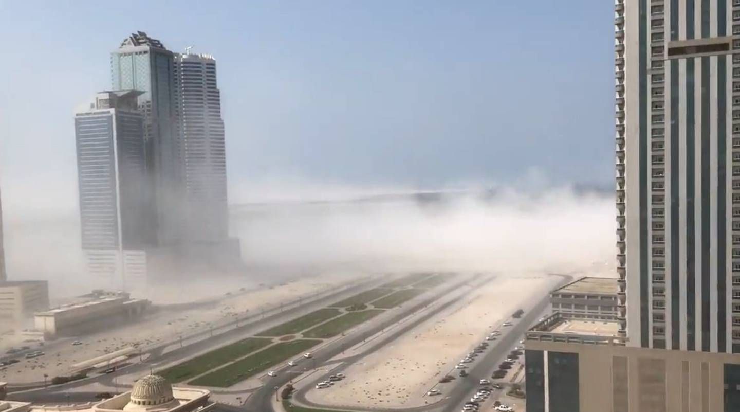 ما أسباب حدوث العواصف الرملية في الإمارات وما مدى انتشارها؟