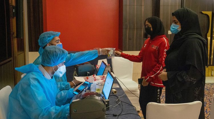 المستشفيات الإماراتية تيسر الأمور على المواطنين وتعلن أنه ليس هناك حاجة لأخذ موعد من أجل اللقاح