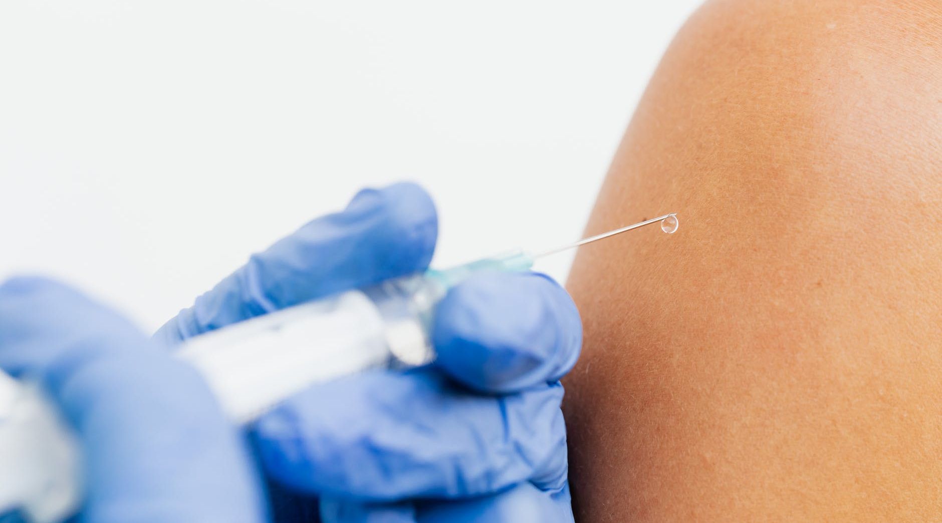رئيس كوستاريكا : كان من الممكن تجنب "أوميكرون" من خلال السرعة في طرح اللقاحات