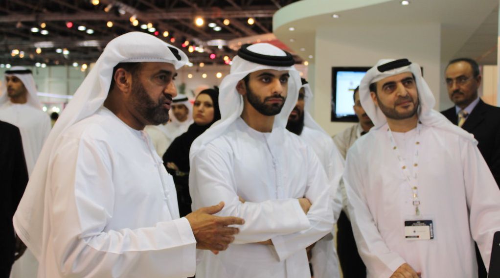 منصور بن محمد يشيد بالجهود التي يبذلها فريق عمل مشروع دبي للتميز الحكومي