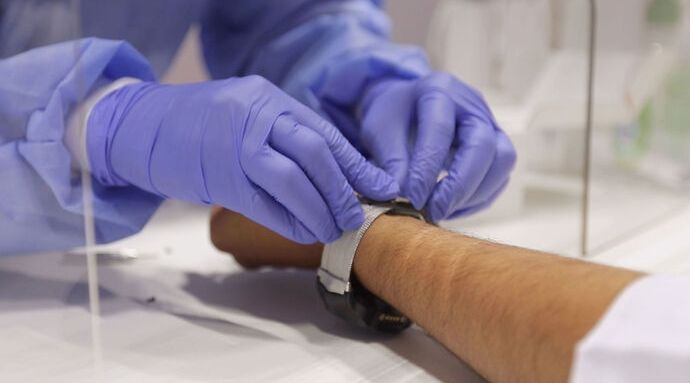 Abu Dhabi removes use of wristbands for home quarantine in emirate