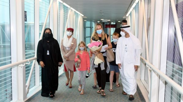 استجابت السلطات الإماراتية بسرعة ونسقت مع السلطات في سريلانكا لتسهيل عودة الأسرة إلى الوطن