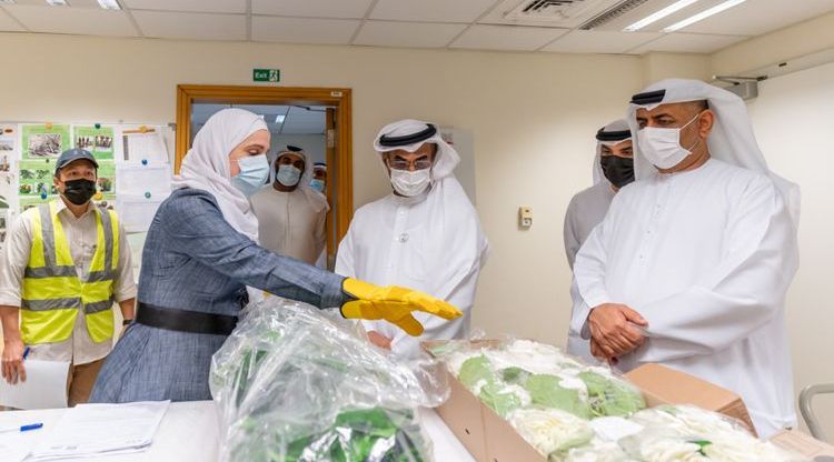 وزير التجارة والصناعة والبيئة يتفقد منشأة الحجر الزراعي بمركز دبي للزهور