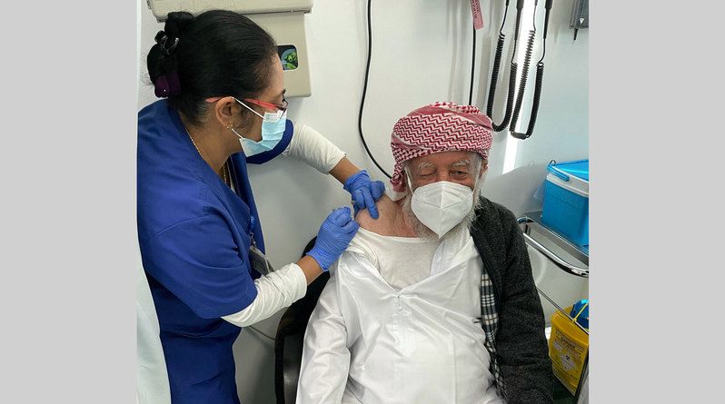 97-year-old UAE citizen receives 1st COVID-19 vaccine dose