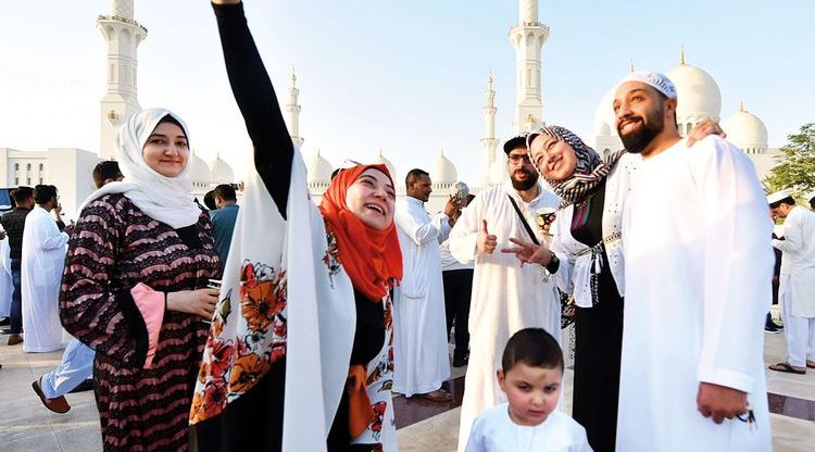 عید الفطر 2022: متحدہ عرب امارات میں نجی اور سرکاری شعبوں میں عید تعطیلات کی وضاحت