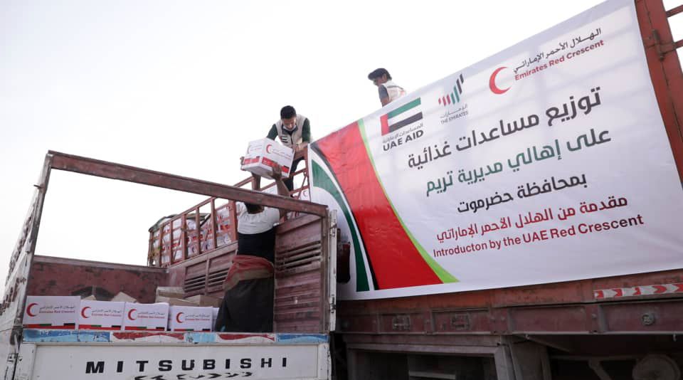 الهلال الأحمر الإماراتي يواصل جهوده في اليمن بتوزيع أكثر من 21 طنًا من المساعدات على أهالي حضرموت