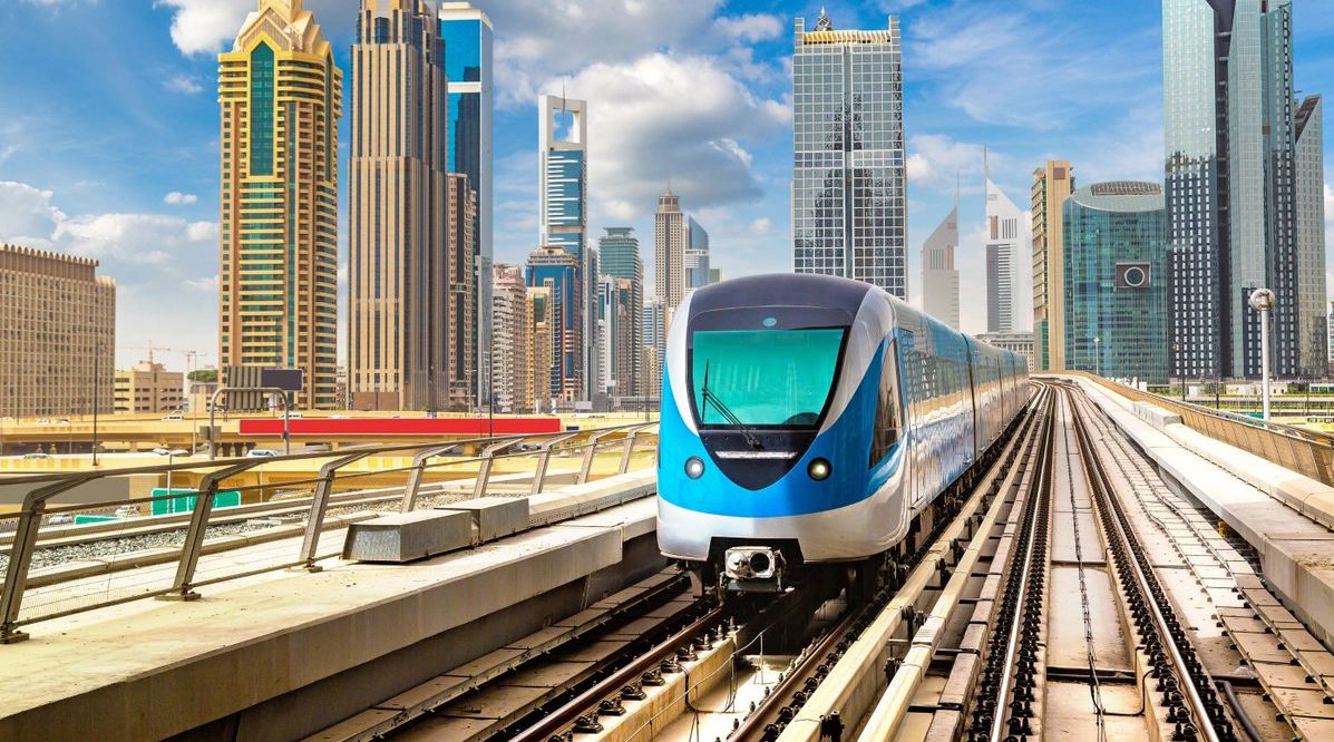 دبي تسجل أعلى معدل يومي للركاب في وسائل النقل العام منذ بداية الوباء