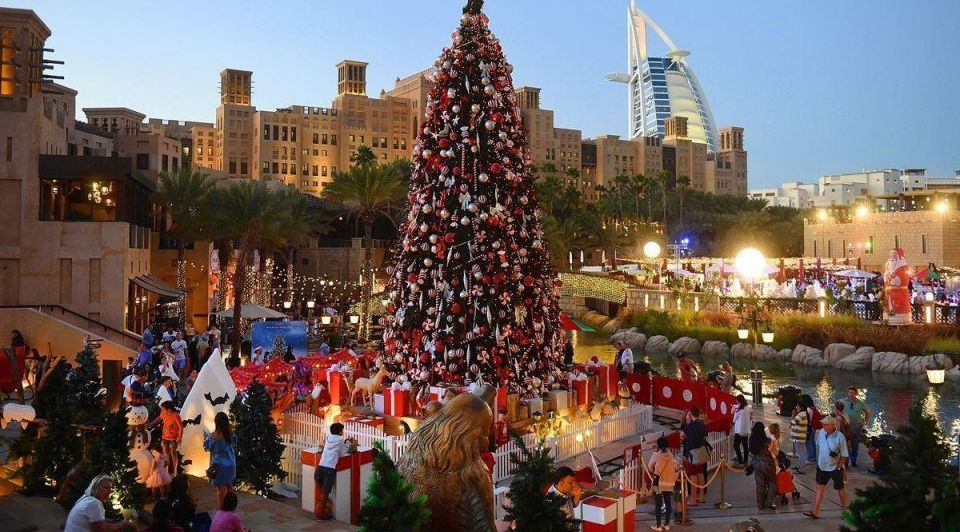 المغتربون في الإمارات سعداء بالاستمتاع باحتفالات عيد الميلاد بعيدًا عن عمليات الإغلاق