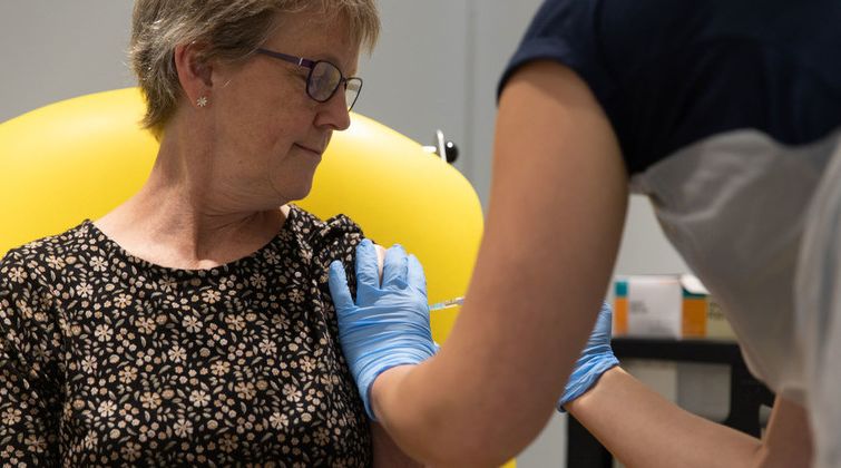 مكتب أبوظبي الإعلامي يعلن عن تطعيم ما يقرب من 58٪ من كبار السن من السكان ضد فيروس كورونا